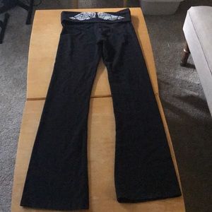 Folding yoga pants with angel wings... for yr butt